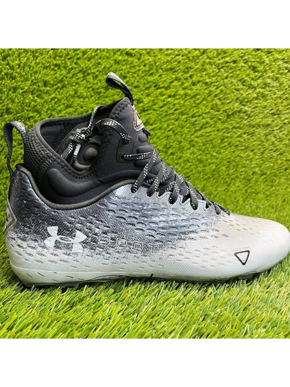 Under Armour Spotlight Lux MC 2.0 Mens Size 11.5 Black White Football Cleats